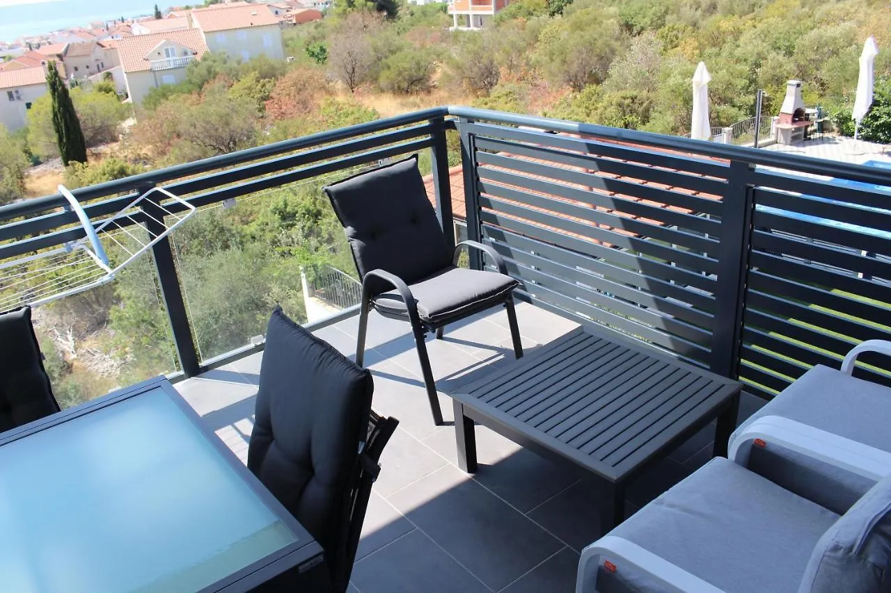 Apartment C-Views Трогир